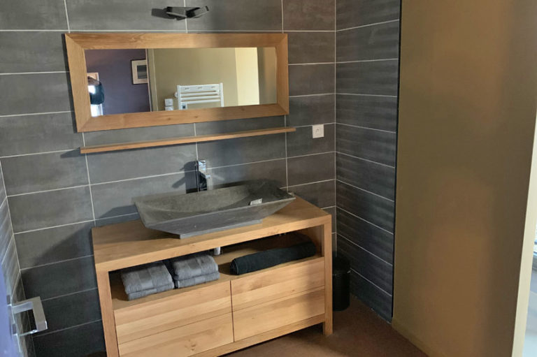 gite-maison-chauvet-chambre-denise-salle-de-bains